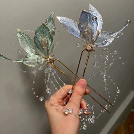 项链;耳钉;手链