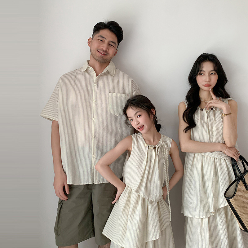 2026 Summer Korean-Style Simple Family Matching Outfits for a Family of Three or Four, Mother-Daughter Dresses, Shirts, Vacation Family Outfits Trendy 2026 Summer Korean-Style Simple Family Matching Outfits for a Family of Three or Four, Mother-Daughter Dresses, Shirts, Vacation Family Outfits Trendy