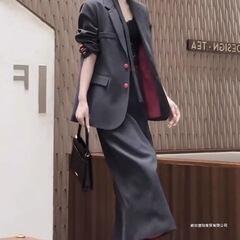 2025年秋季网红新款时尚休闲高级感撞色气质西服外套半身裙套装女