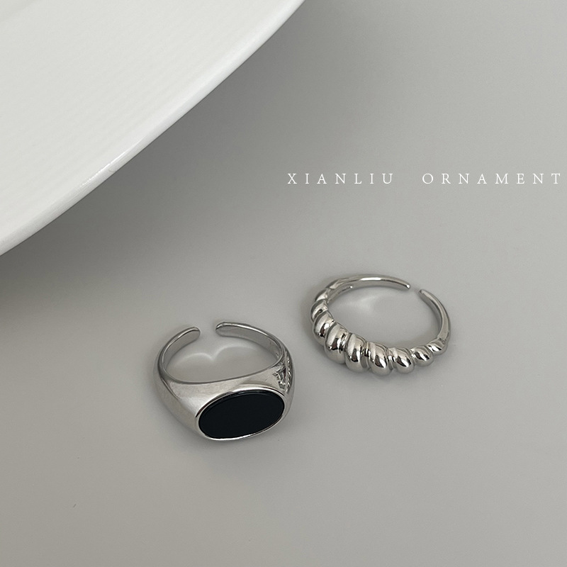 Retro black small design fashionable ring with pigtail