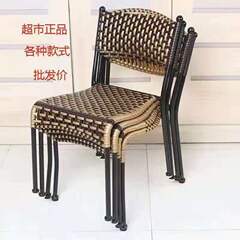 家庭用の小さい藤の椅子の背もたれの椅子の客間のベランダの家庭用のレジャーの手編みの藤の椅子の低い腰掛けの食事椅子の特価