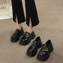 ��ɫ�ɸ��ט���СƤЬŮ2025�����¿�Ӣ���L�͹�����һ�_�ņ�Ь