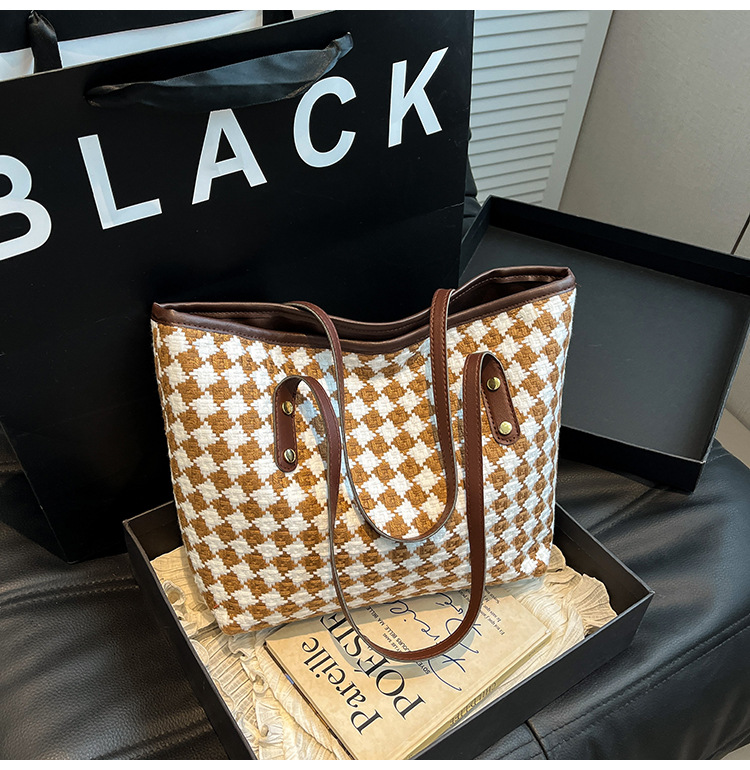 Casual commuting women's bag 2025 Spring checkered simple, stylish and trendy single-shoulder crossbody bag tote bag undefined