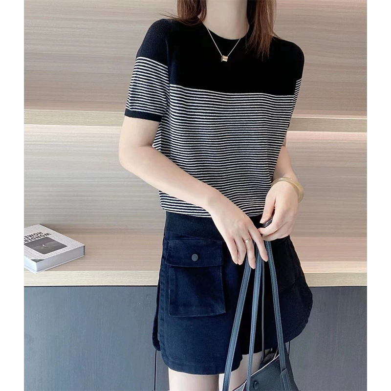 Summer design knitted silk sweater with a round collar