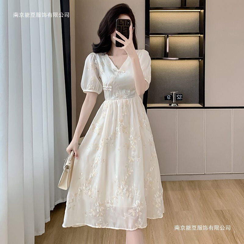 New Chinese-Style Improved Cheongsam with National-Style Embroidery, Summer Slim-Fit Waist-Cinching Elegant Long Dress for Women