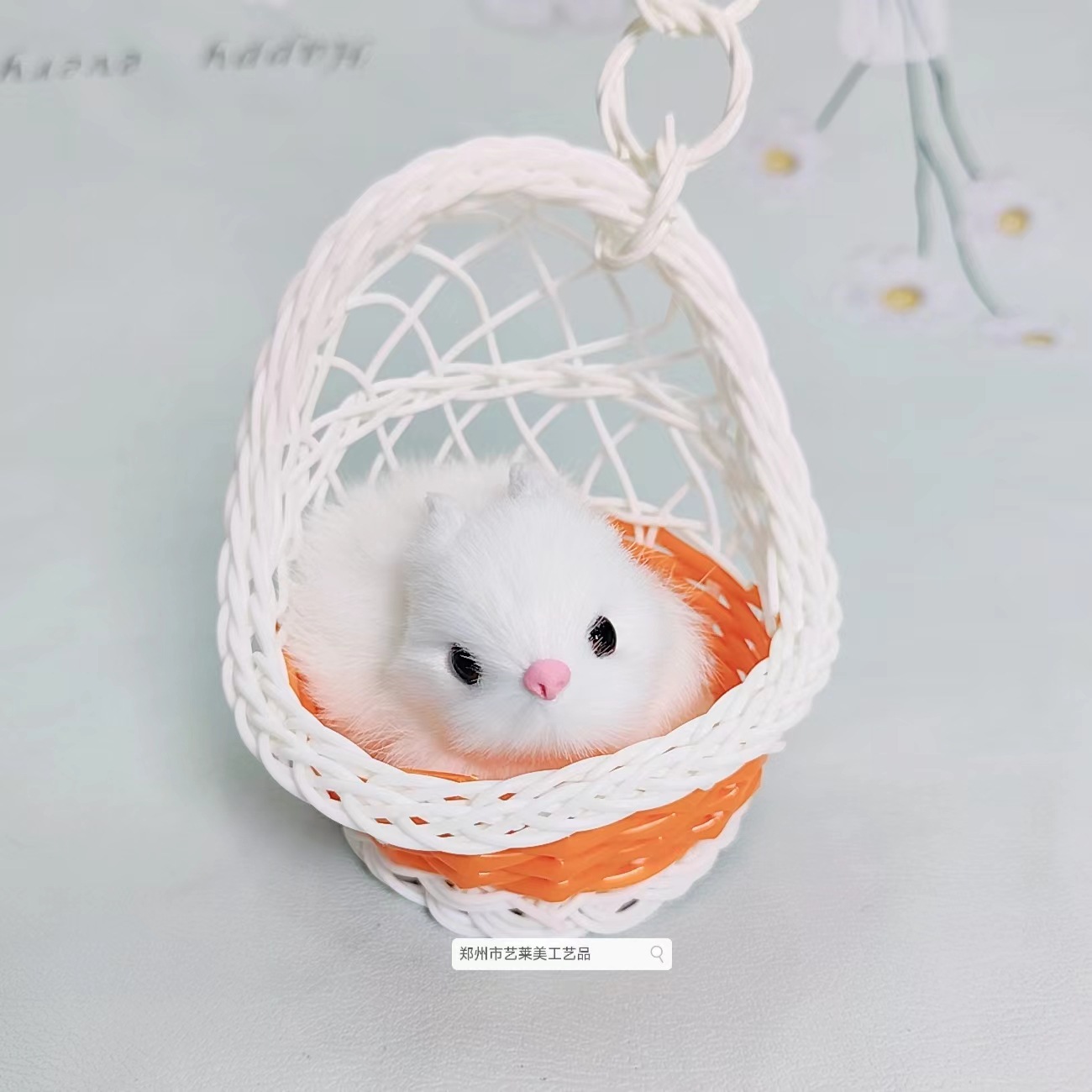 주황색 바구니 토끼