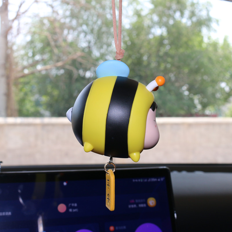 Bee Xiaoxin クレヨンのアシスタントフィギュアオーナメントカーペンダントクリエイティブかわいい車のバックミラーペンダントギフト|undefined