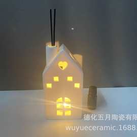 跨境新品透光圣诞房子无火香薰精油藤条陶瓷房子节日氛围装饰摆件