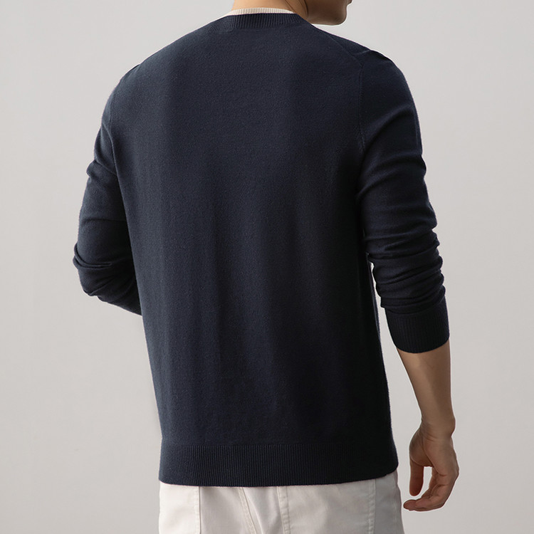 Camiseta de punto de otoño para hombres nuevo empalme falso dos piezas de moda universal suéter de cuello redondo de color sólido relajado