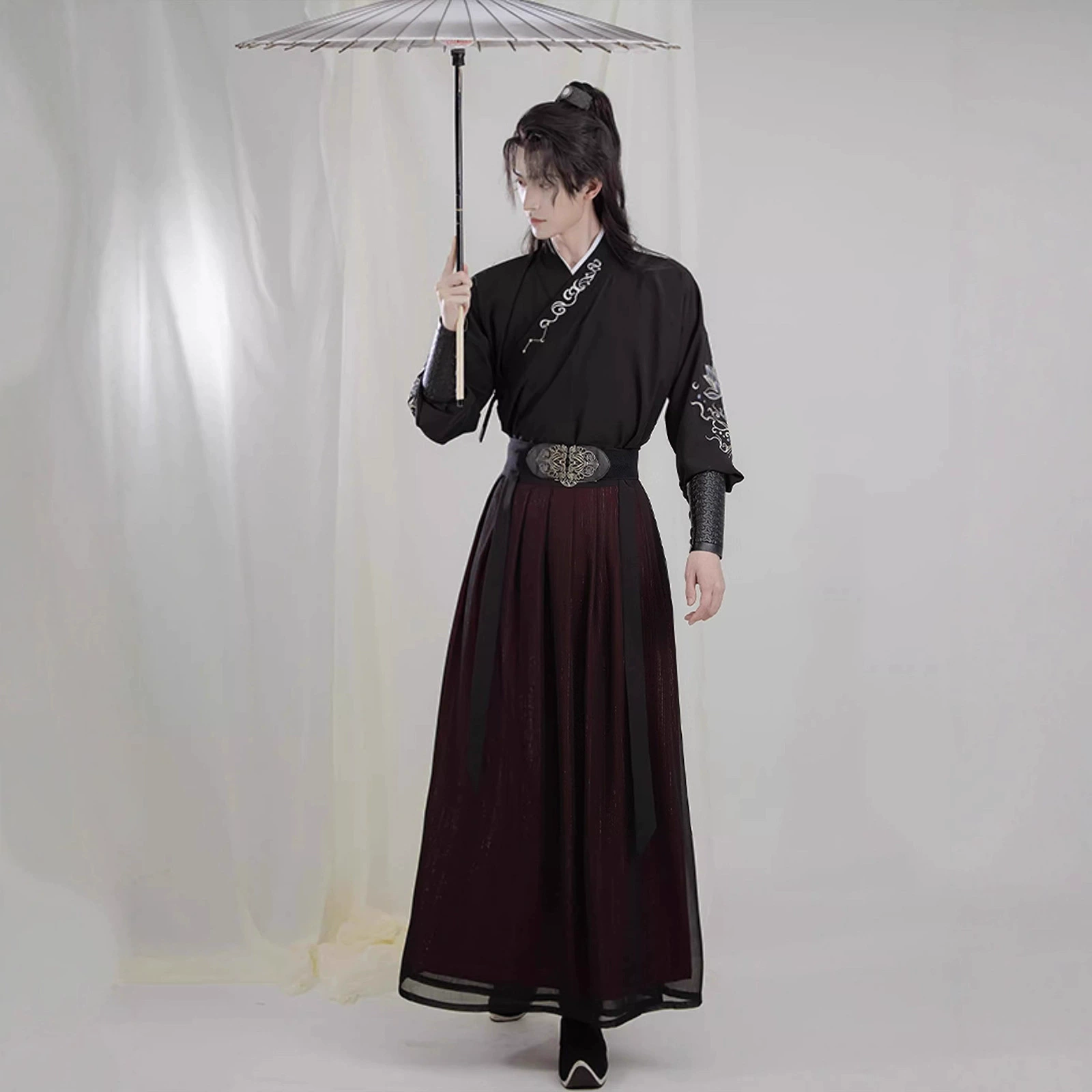 Мужская одежда в стиле династии Тан, новинка 2025 года: двухслойная сетчатая длинная юбка с широким подолом, властный костюм воина-мечника, красивый древний наряд.