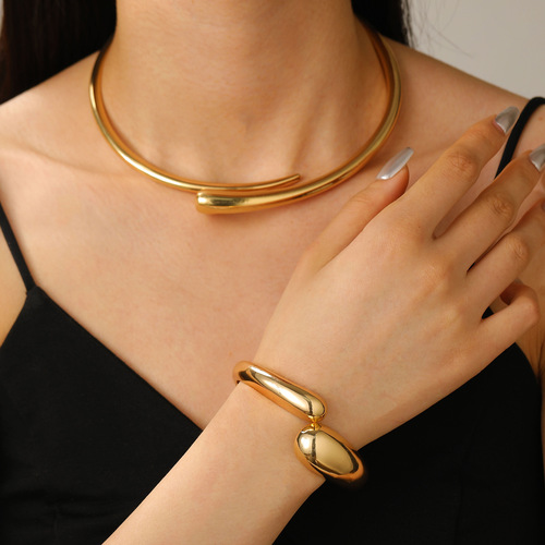 Eurasian cross-border fashion exaggerated bangle bracelet for women, open-style hip-hop irregular alloy bangle