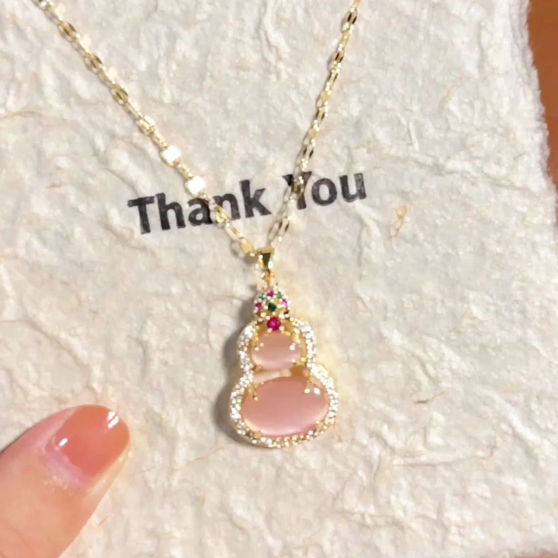 Collar con colgante de calabaza para mujer, lujo ligero, nicho, avanzado 2025, nueva cadena de clavícula explosiva, regalo del día de la madre para mamá