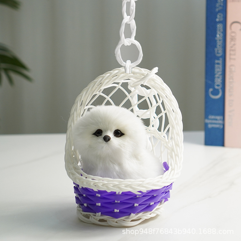 보라색 교수형 바구니 + 흰 개가 짖을 것입니다