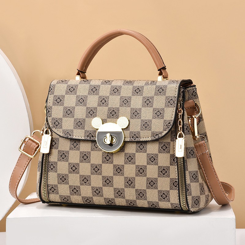 Bolsa pequeña popular de este año 2022 nueva moda estilo occidental hombro todo partido Internet celebridad crossbody portátil pequeña bolsa cuadrada bolso de las mujeres