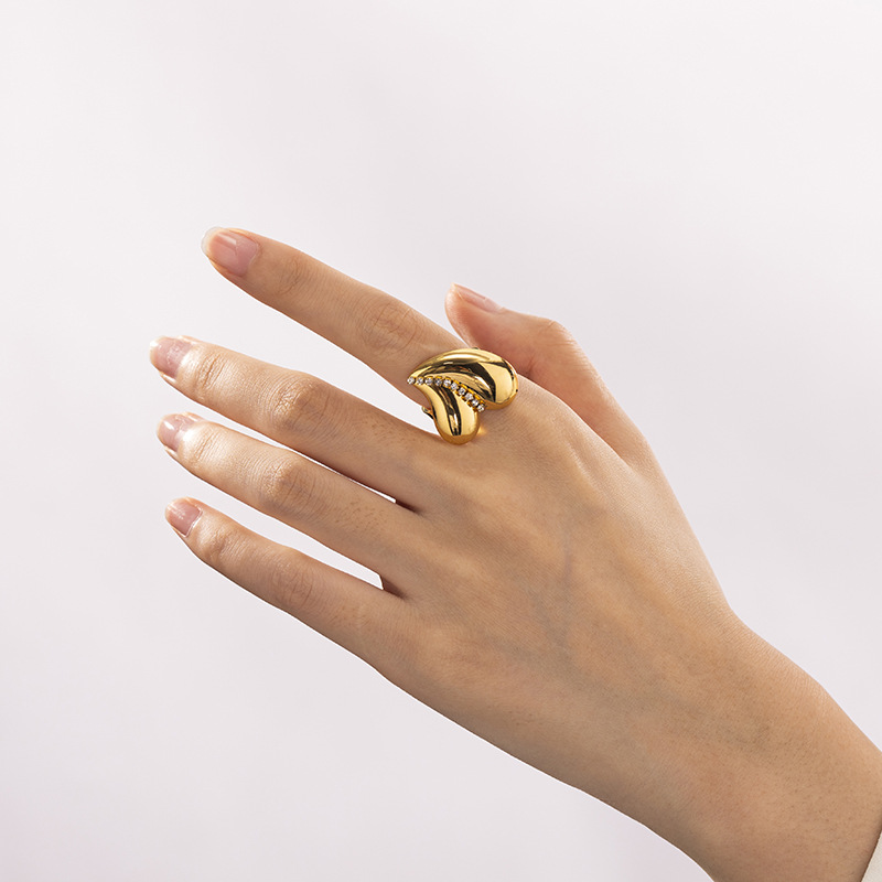 Anillo de zircon de amor de acero inoxidable de alta calidad, anillo de titanio exagerado, joyas de mano de acero de titanio, anillos europeos y estadounidenses transfronterizos