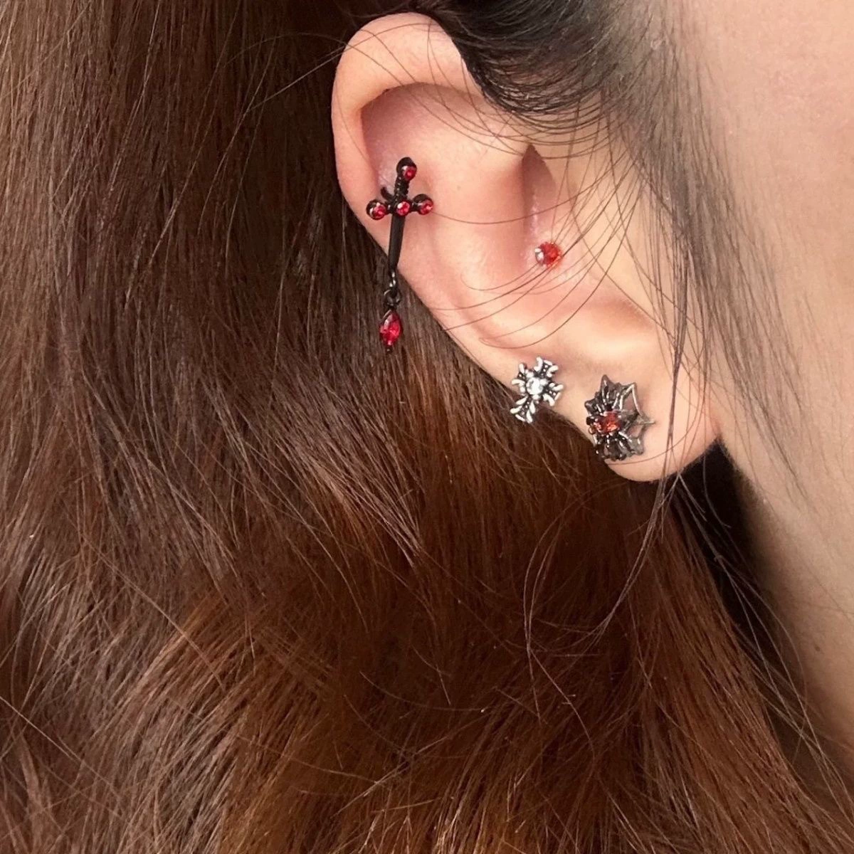 Темная Spider Red Zircon призрак коготь ухо кость ногти сладкие и крутые персональные гот любовь крылья кохлеаров ногти серьги
