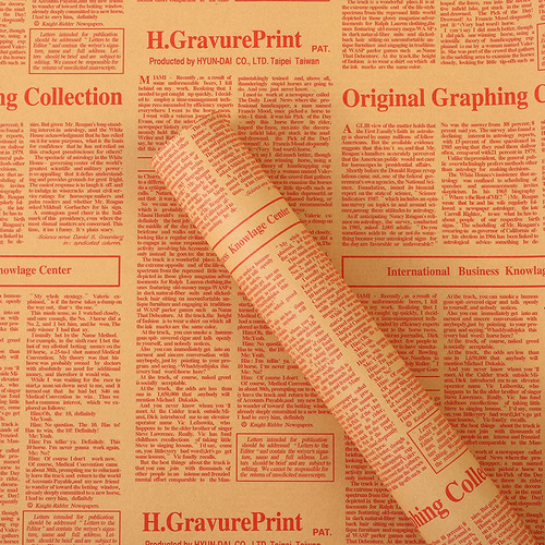 Retro kraft paper gift floral flower shop bouquet bag book paper wrapping paper flower bag flower material paper English newspaper