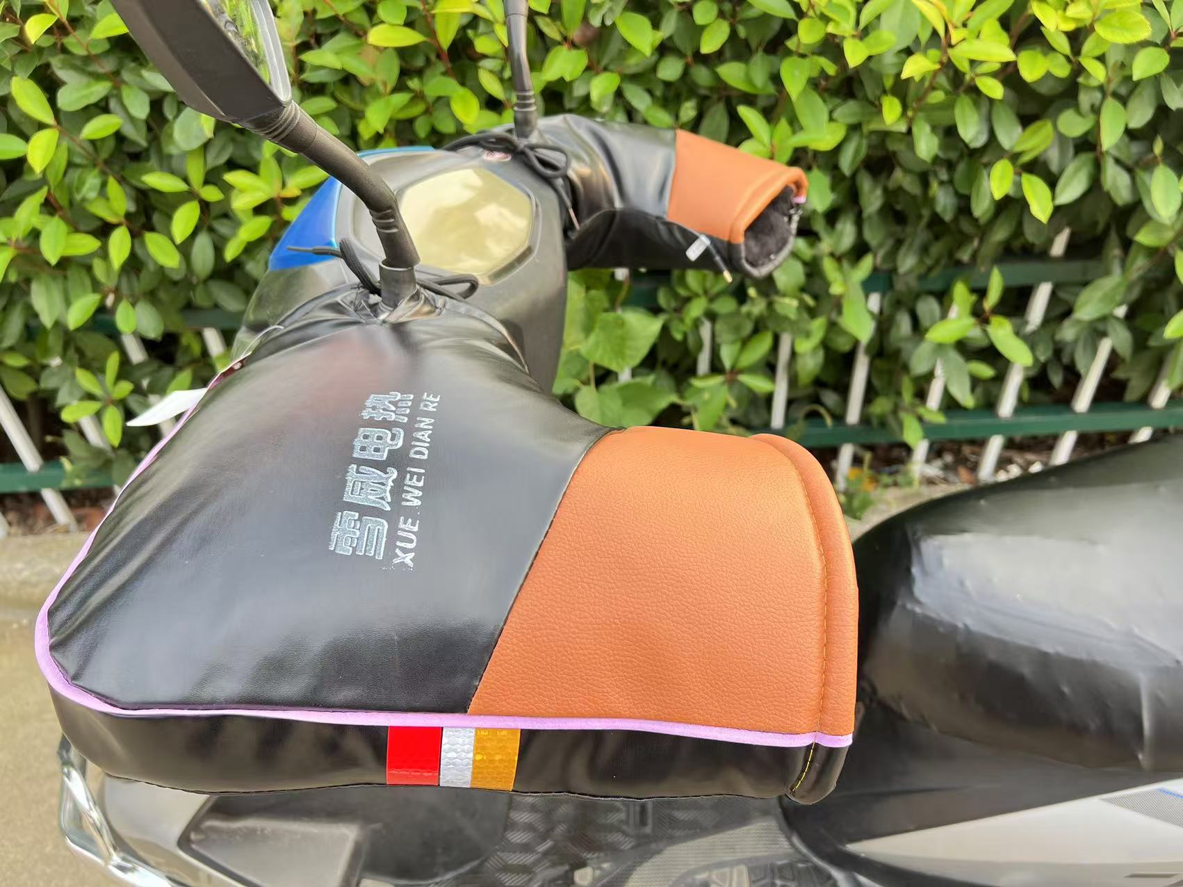 Universal electric heated handlebar covers for electric scooters and mopeds, winter electric heated handgrip covers 48V 60V 72V