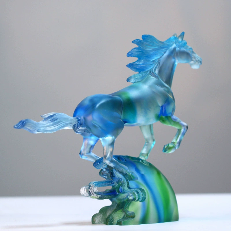 Yunteng Wanli Glaze Zodiac Horse Ornaments are placed at the front desk of the home living room for friends’ opening gifts and zodiac gifts.