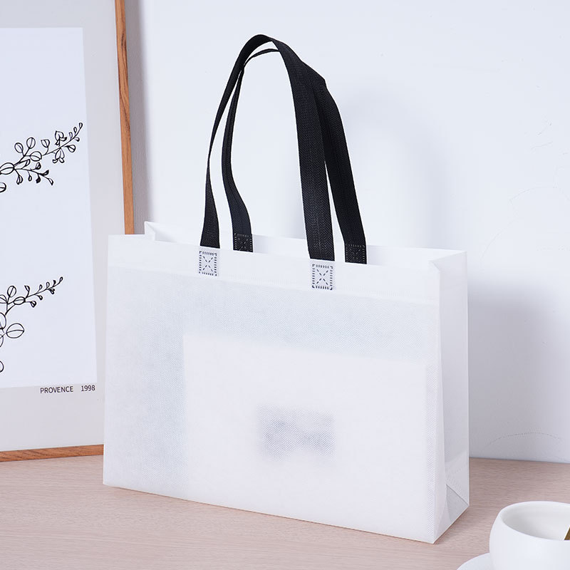 Bolsas de tela no tejida personalizadas tienda de ropa bolsas de mano de alta calidad logotipo impresión de película espesa ropa bolsas de compras personalizadas