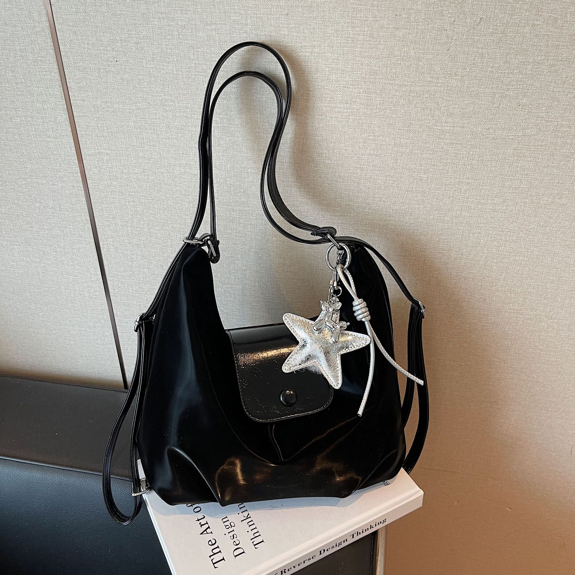 French Style Large Capacity Shoulder Bag Glossy Pu Commuter Handbag_voghion.com