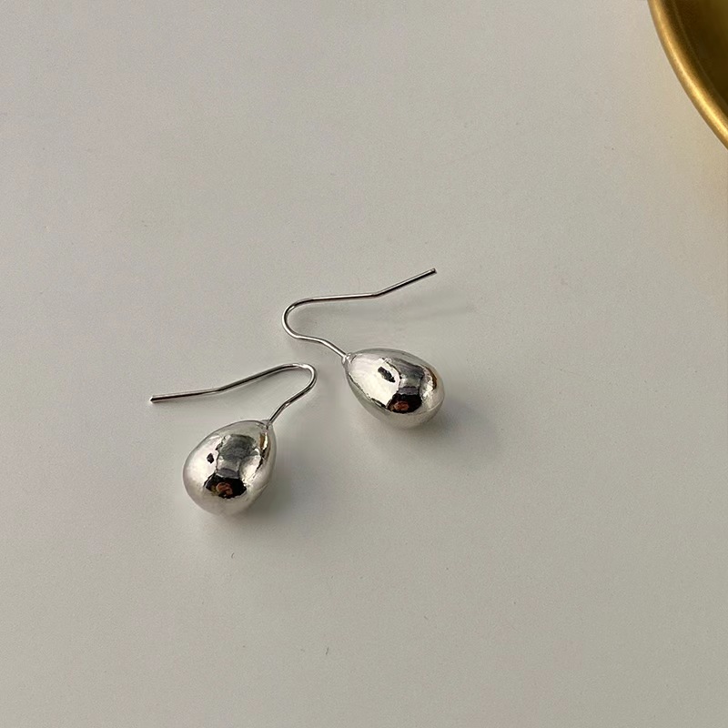 Cuelga de orejas especial, estilo de moda, gancho de orejas fría, feng shui, bronce chapado en oro, oro simple y brillante