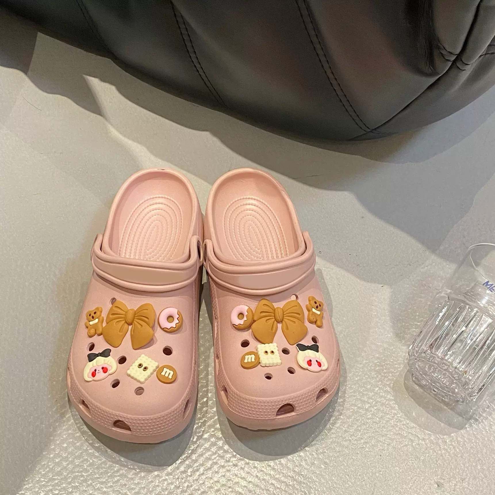 2025夏秋最新爆款踩屎感女士时尚百搭厚底两穿开车洞洞鞋女批发