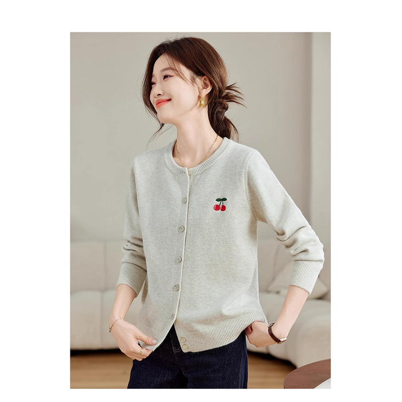 2024 Yin Tao Top Sweater Coat Knitted Cardigan Women's Spring and Autumn Fashion Season Foreign Style New Embroidery