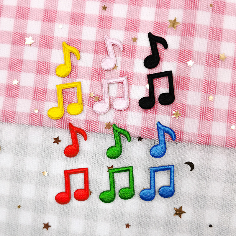 现货可爱绣花小音符布贴 日系小清新刺绣贴 书包本子装饰自粘布标