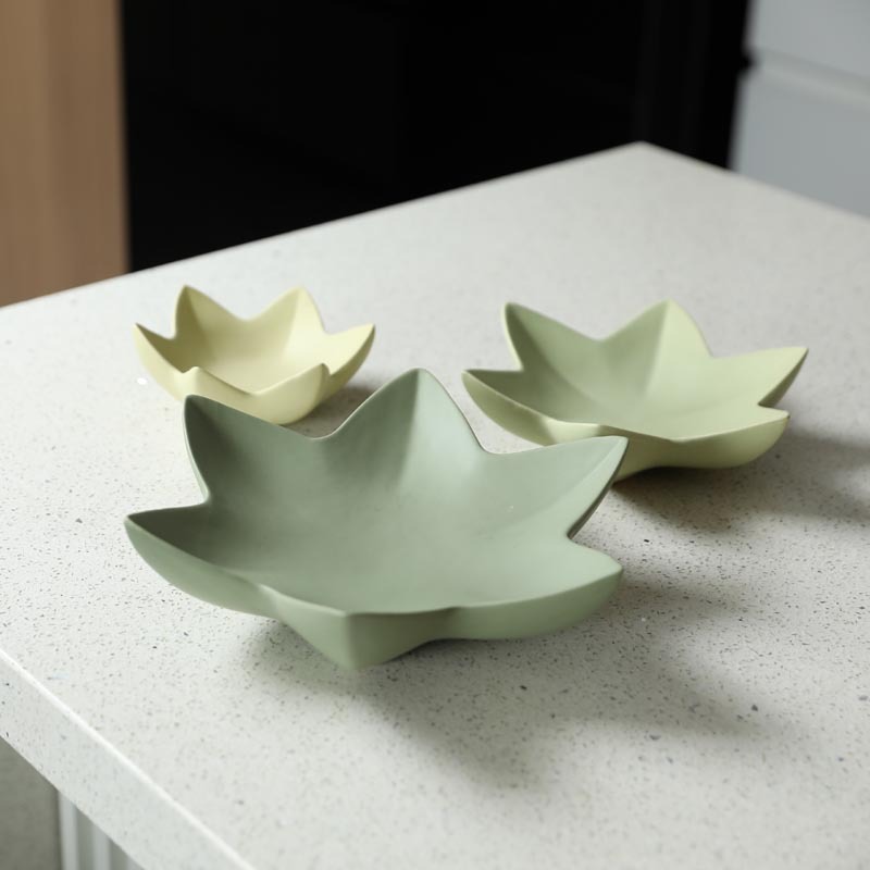 Loto moderno y minimalista creativo bandeja de frutas de cerámica sala de estar casera mesa de té candelabros bandeja decoración suave ornamentos