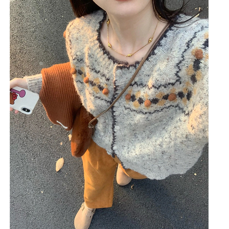 セーターの女性秋冬の小衆の上着はだらだらしています。|undefined