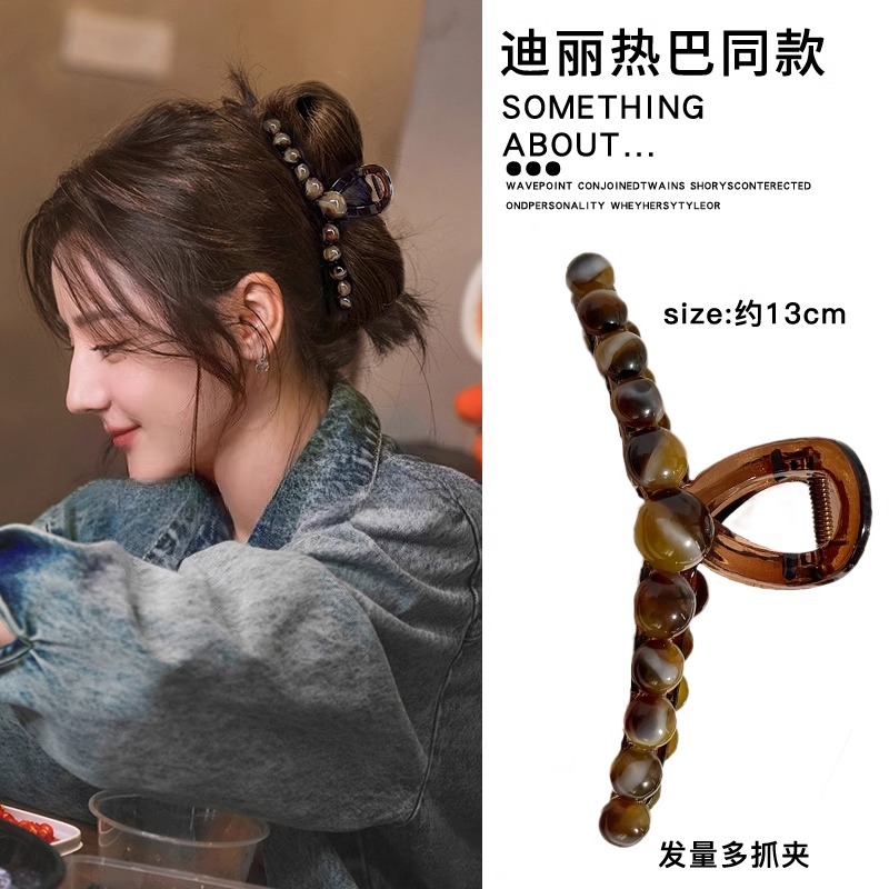 Un sentimiento de alta calidad de tamaño super grande clip de tiburón para el cabello más clip de cabello para mujeres 2025 nueva cabeza posterior retró perlas agarrar clip de cabello