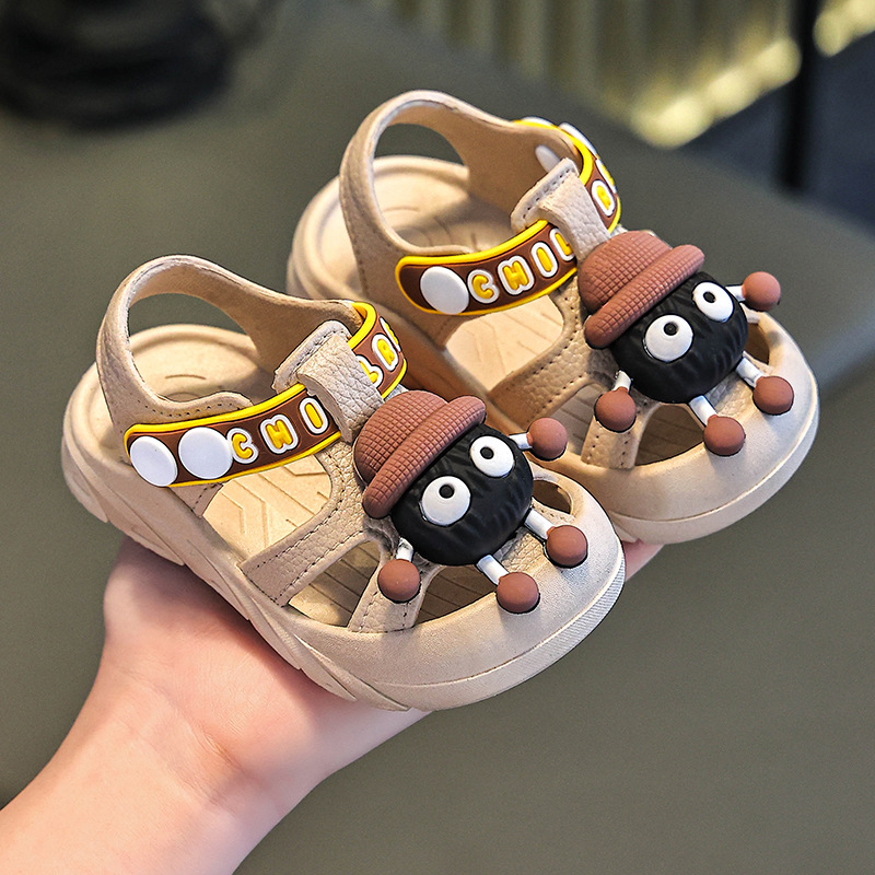 Sandálias para bebés para hombres 2025 nuevos bebés de 1 - 3 años, zapatos para niños suaves, bolsas antideslizantes, lindos bebés para usar fuera