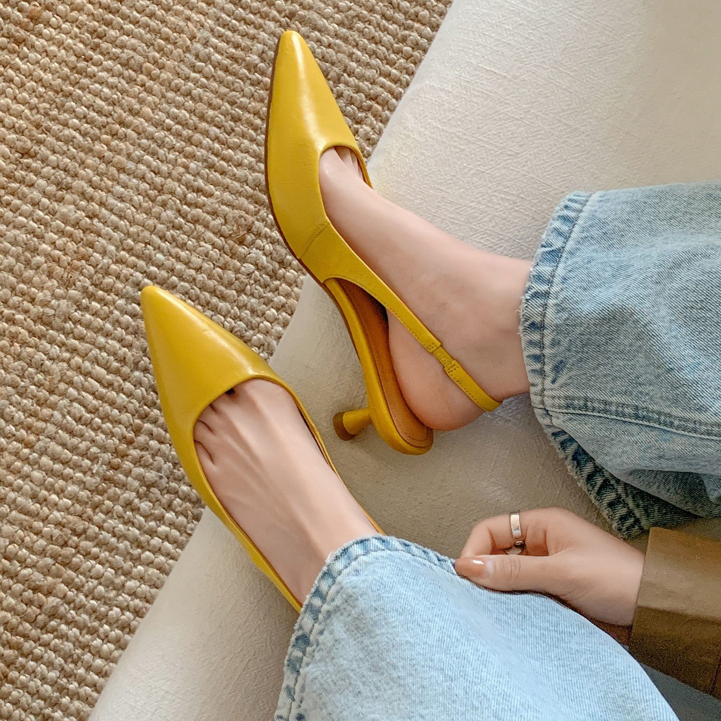 Sandal cao gót nữ mũi nhọn quai hậu dây khóa, gót nhọn 9 cm — đen