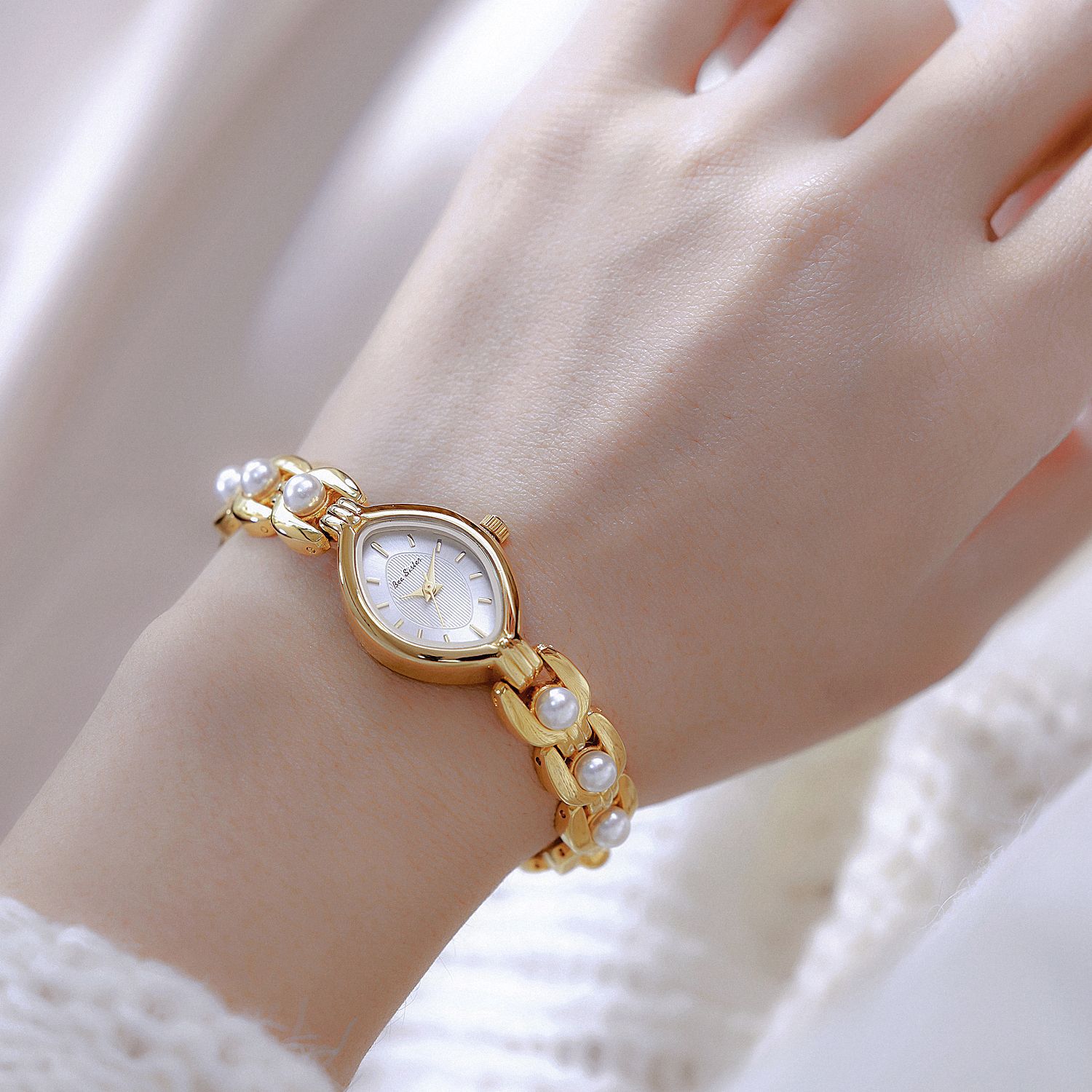 45g Weight Tempered Glass Mirror Material Alloy Strap Material Watch Classification Pointer Display Type Jewelry Buckle Buckle Style Diamond Dial Shape Daily, Street Occasion Quartz Movement Solid Color Pattern All Seasons Season Women's Gender Casual, Commute Style Casual Commute Solid Color Jewelry Buckle Quartz Watch 2