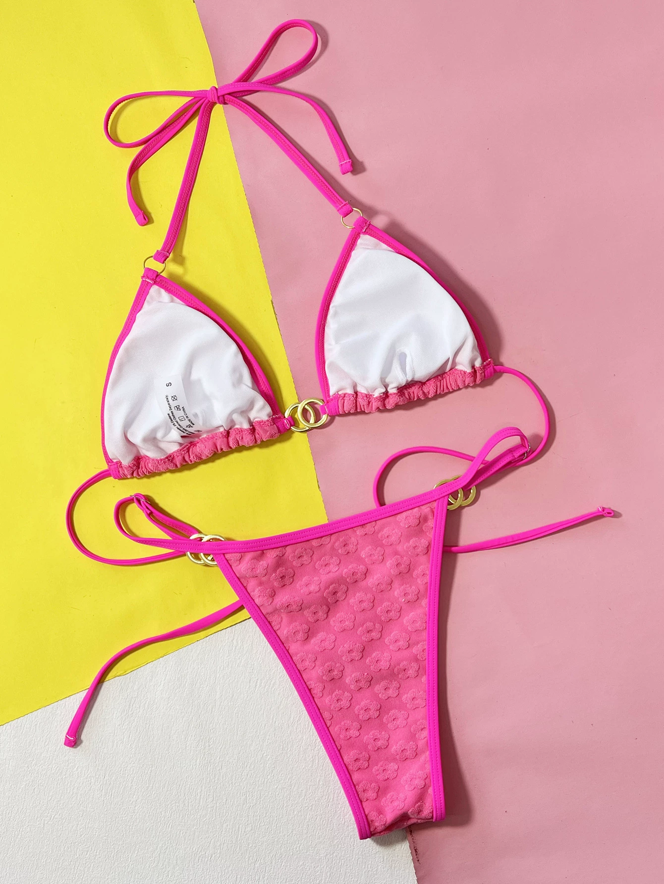 Бренд Sexy Swimwear, европейский стиль – набор купальника розово-красного оттенка с текстурными цветами и золотыми кольцевыми деталями
