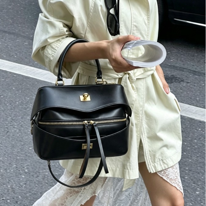 Paris Runway New Le7 Bowling Handbag for Women, Fall 2026 Vintage Lock Clasp Shoulder Crossbody Commuter Bag