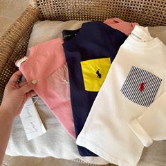 現物児童tシャツ2025春の新商品男女児童服が色ポケットにぶつかってシャツを着ている