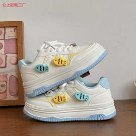 蓝小鱼超火小白鞋2025爆款厚底多巴胺舒适板鞋学生百搭休闲运动鞋