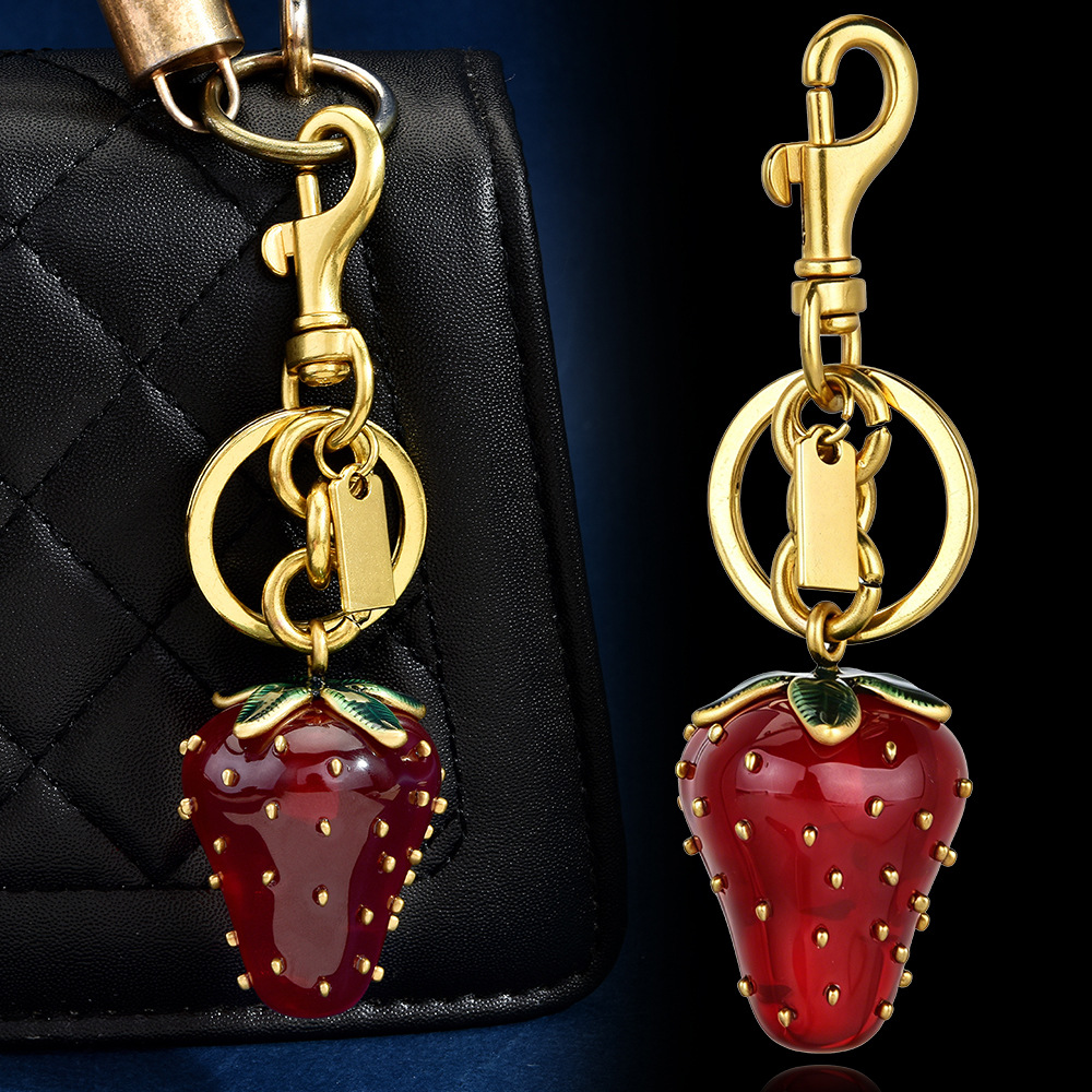Japón y Corea del Sur frescos nuevos productos llavero de fresa bolsos de moda para mujeres colgar frutas accesorios de llaves de automóviles de fresa