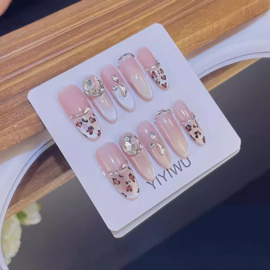 Yiyi Dance Leopard Chicas calientes (óvalas largas) Armadura de vestir hecha a mano con estampado de leopardo, ojos de gato, yemas de los dedos, pegatinas de uñas blancas