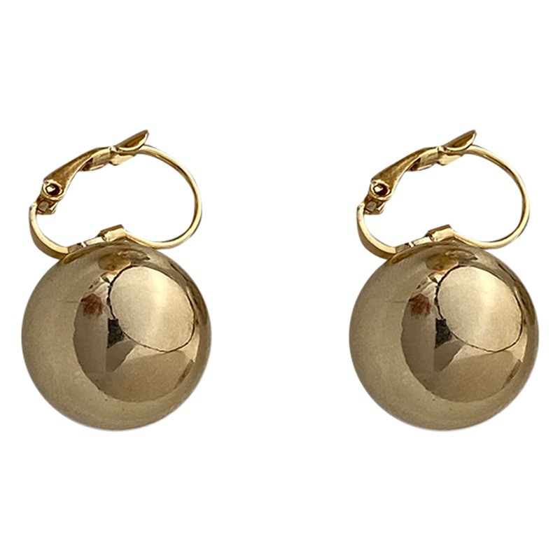 Corea del Sur Dongdaemun diseño de moda sentido oreja hebilla pendientes de estilo frío para las mujeres Pendientes de gancho de oreja de grano redondo de metal simple