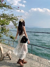 海边度假风白色吊带连衣裙女夏季辣妹收腰不规则蕾丝裙子气质长裙