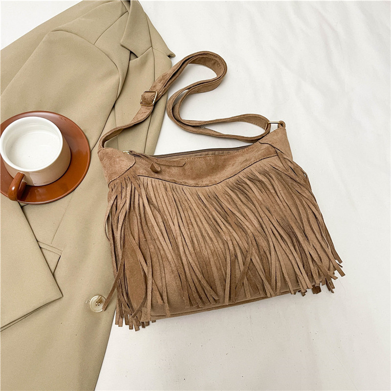 Tendencia de invierno bordilla brazalete bolso de mujer 2024 nuevo estilo simple nicho de moda texturas esmeriladas hombro simple