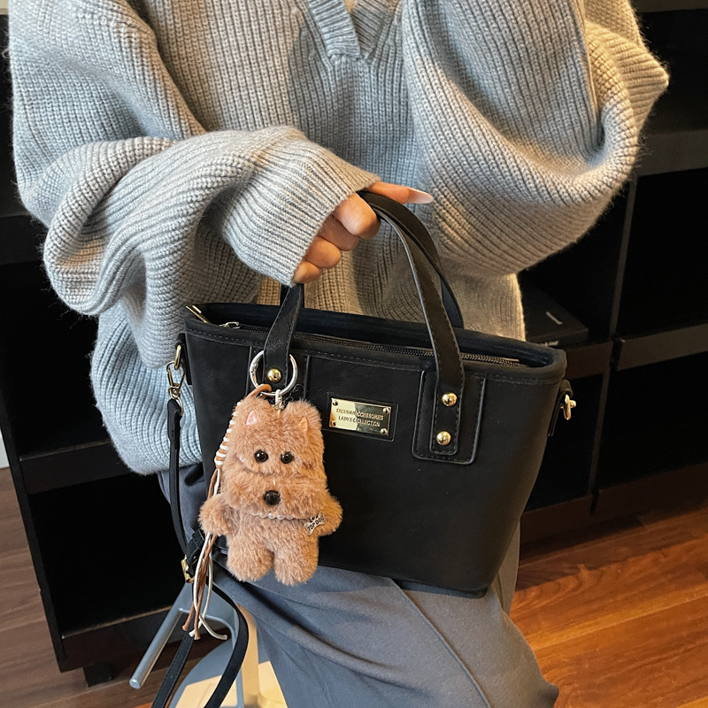 Alta sensación retro esmerilado bolso de cubo portátil 2025 otoño y invierno nuevo bolso de hombro de mujer de viaje versátil mochila