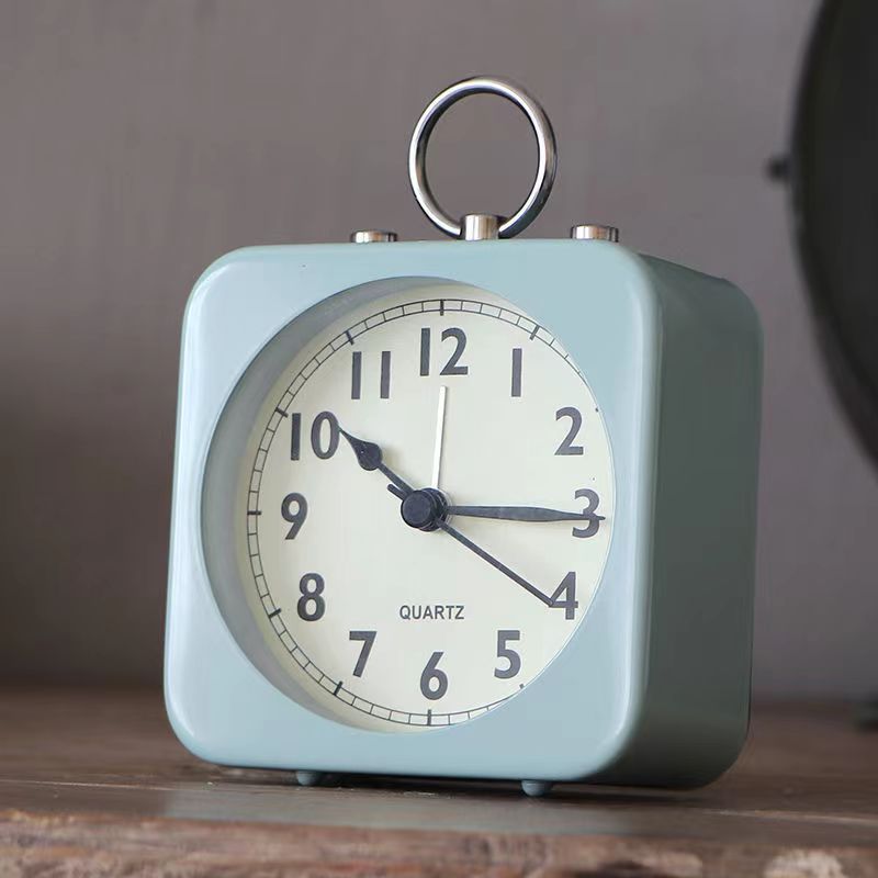 Directo de fábrica de la moda simple de plástico redondo retro pequeño reloj despertador dormitorio de noche mudo despertador electrónico