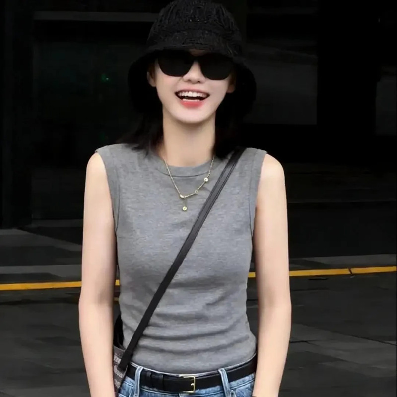 【Premium Quality】Versatile and Stylish Tank Top for Outerwear or Layering, Suitable for Plus-Size Wear, Cool and Slimming Top 【Premium Quality】Versatile and Stylish Tank Top for Outerwear or Layering, Suitable for Plus-Size Wear, Cool and Slimming Top