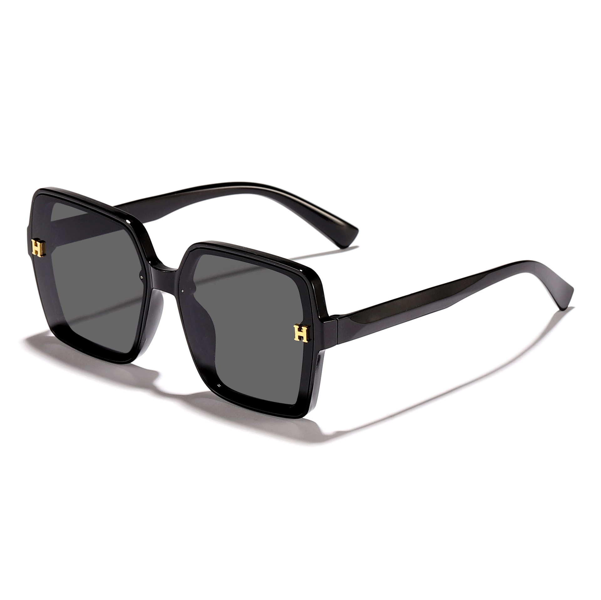 2024 nuevas gafas de sol anti-ultravioleta de marco generoso retro, accesorios de letras de sentido avanzado, gafas de sol imprescindibles para disparos callejeros de moda