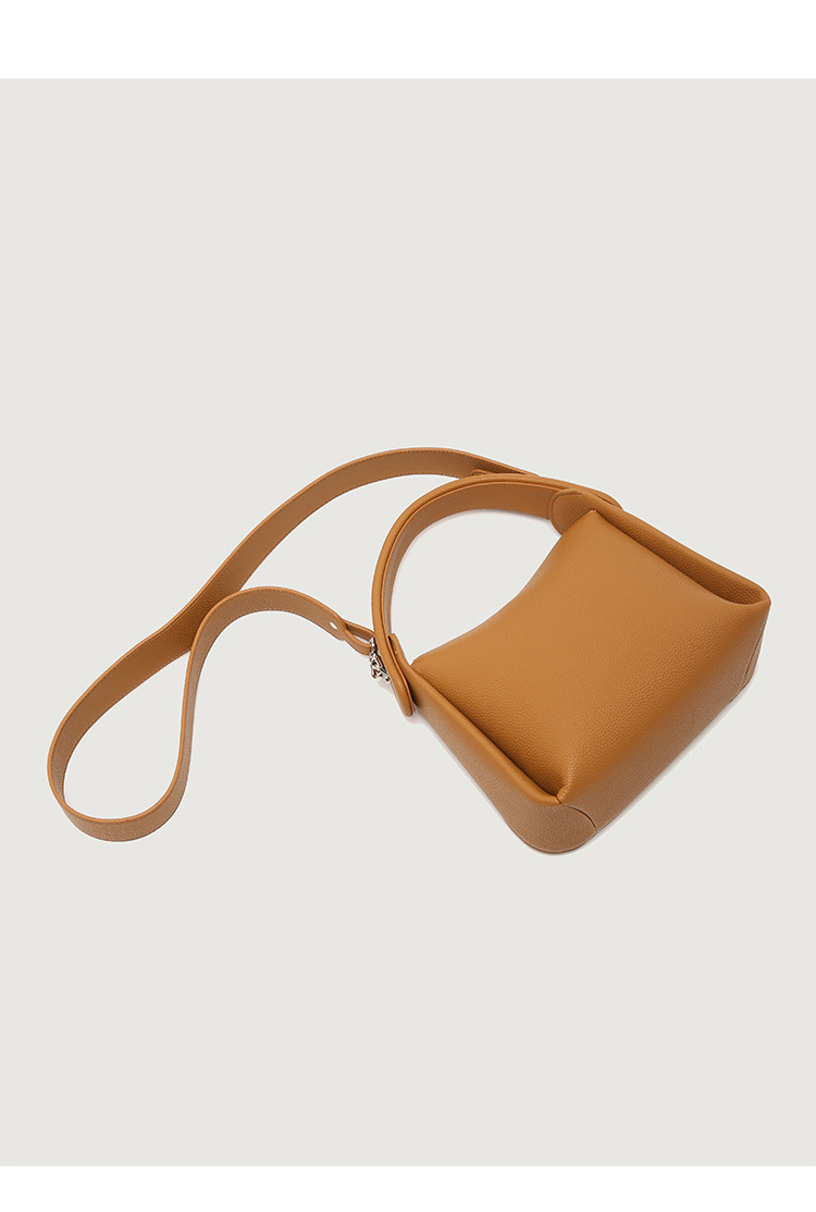  Women's Bags Large Capacity Soft Cigarette Case Bag 2023 New Solid Color Casual Pillow Bag Khaki Commuter Hand Crossbody Bag_voghion.com