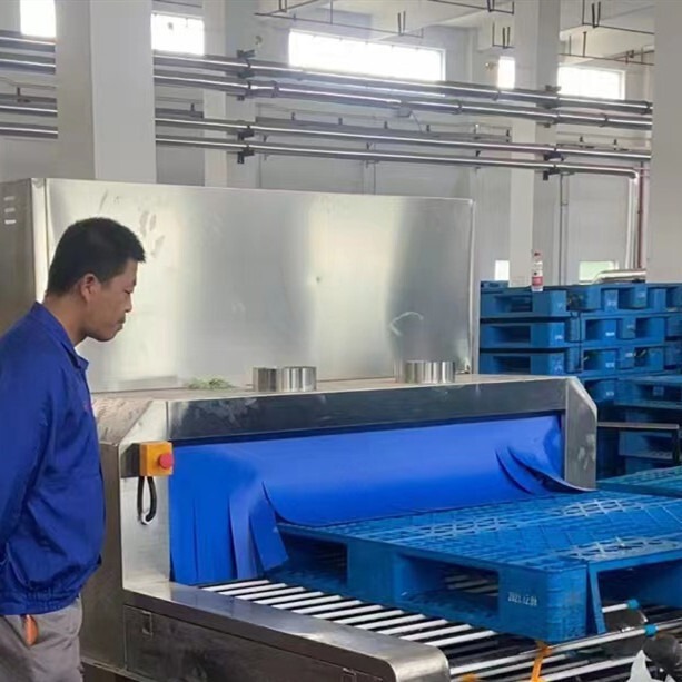 Industrial Fully Automatic Tunnel Type High Pressure Cleaning Machine Plastic Floor Table Cleaning Machinery Pallet Automatic Cleaning Equipment